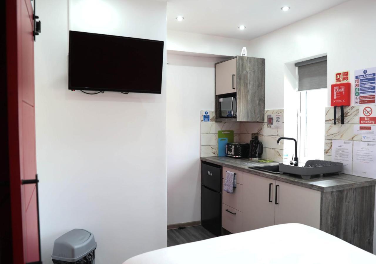 Cb Stays - Private Rooms With Ensuite And Kitchenette In Peterborough Exteriör bild