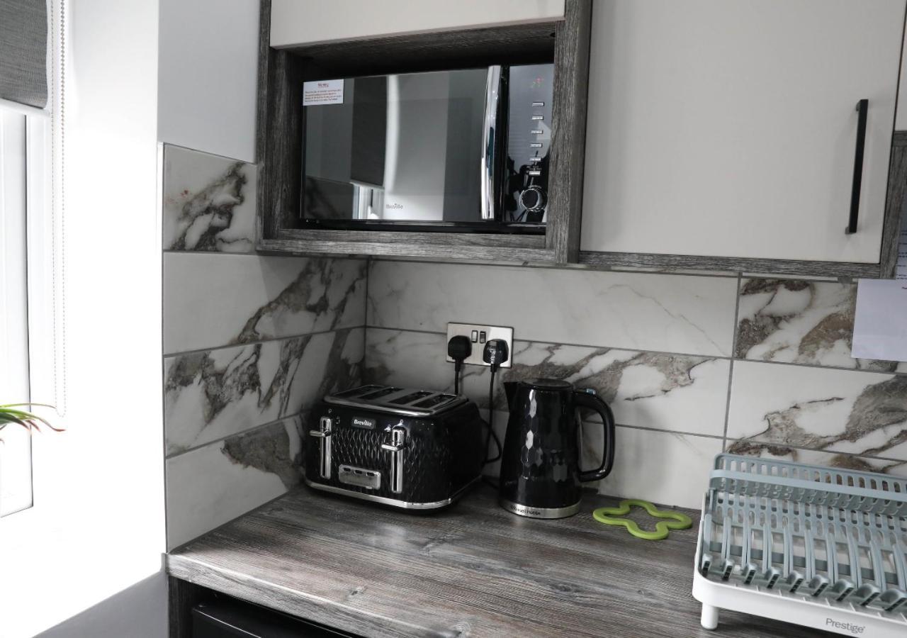 Cb Stays - Private Rooms With Ensuite And Kitchenette In Peterborough Exteriör bild